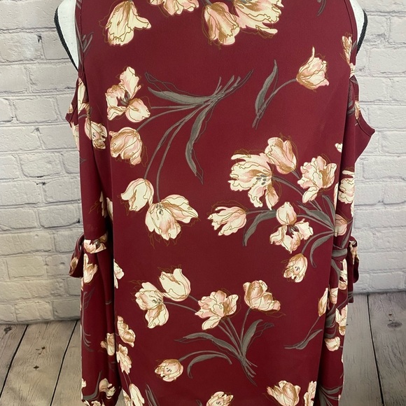 Sienna Sky Cold Shoulder Blouse size Medium - Picture 9 of 9